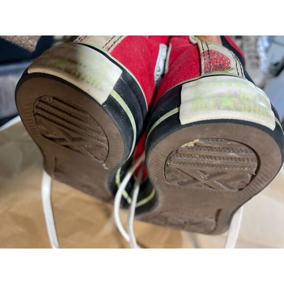 Converse contrast color with cute strawberry  accent details size 7 - Picture 5 of 15